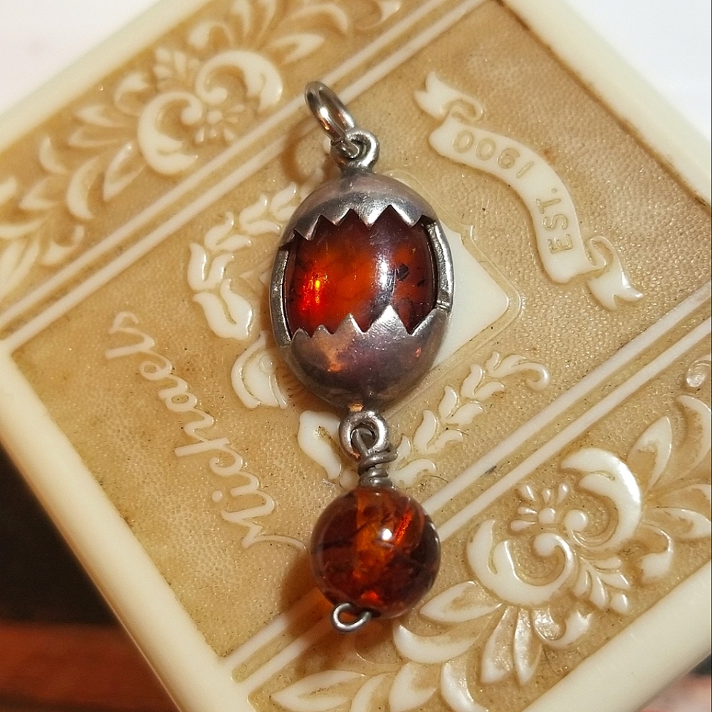 Antique Baltic Amber Sterling Silver Egg Pendant - Picture 6 of 7